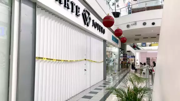 Pese a ser un centro comercial, no se cuenta con muchos elementos de seguridad Pese a ser un centro comercial, no se cuenta con muchos elementos de seguridad