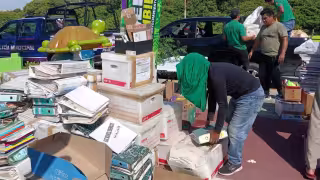 Reciclaje y reforestación: familias reciben plantas por materiales reciclables