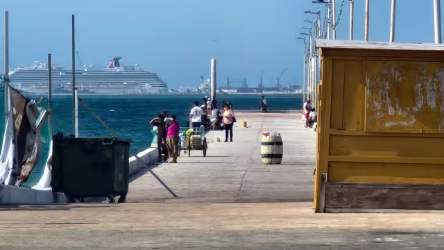 La oportuna intervención del hombre de mar, al que conocen como Guty, evitó una tragedia