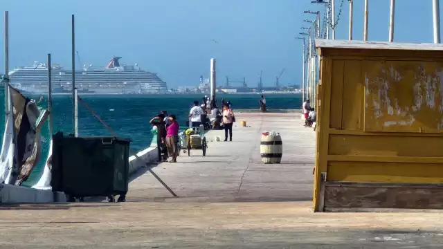 La oportuna intervención del hombre de mar, al que conocen como Guty, evitó una tragedia