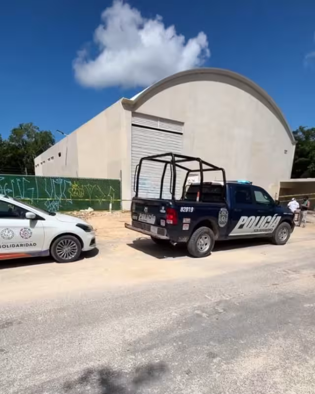 Trabajador pierde la vida al caer de una gran altura en Playa del Carmen