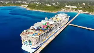 Cobro de impuestos a visitantes en Quintana Roo mediante cruceros preocupa a comerciantes.