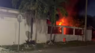 Se incendia anexo en Chetumal señalado por presuntos malos tratos: Bomberos sofocan el fuego