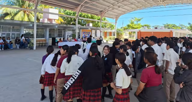 Alta demanda escolar en Ciudad del Carmen deja a 25 estudiantes en espera de ubicación