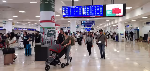 El aeropuerto de Cancún inició la semana con gran movilización de pasajeros