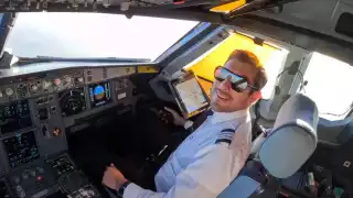 Quién es Roger Castillo, piloto campechano que salvó a más de 200 personas tras fallarle un motor a la aeronave 