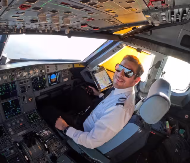 Roger Castillo Rivas, el piloto carmelita con nervios de acero que salvó 223 vidas