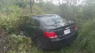 Conductor dormita al volante y termina fuera de la carretera en Champotón