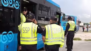 Altercado en un Va y Ven provoca caos y detiene un autobús por más de 30 minutos en Mérida