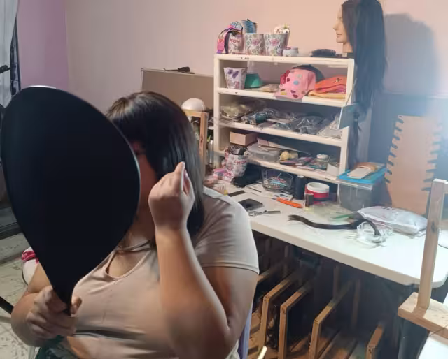 Los peluquines se fabrican con material natural y un tejido especial.