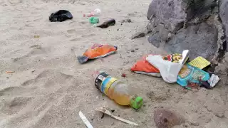 En Sabancuy, comerciantes y vecinos destacaron que el turismo es vital para la derrama económica, pero alertaron que la contaminación en las playas daña la imagen del destino.
