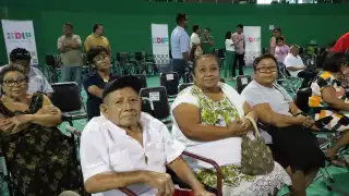 Entregan aparatos funcionales a personas en situación de vulnerabilidad en Mérida