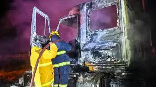 Incendio de tractocamión en Ciudad del Carmen, Campeche