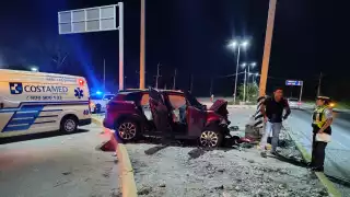 Fuerte accidente con personas lesionadas frente al hotel Royalton en la carretera federal 307