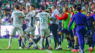 Momento clave de la patada a James