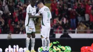 James entró para recibir el gafete de capitán