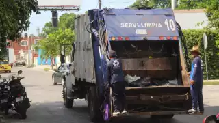 Suman 38 casas atendidas en Mérida por graves casos de acumulación de basura
