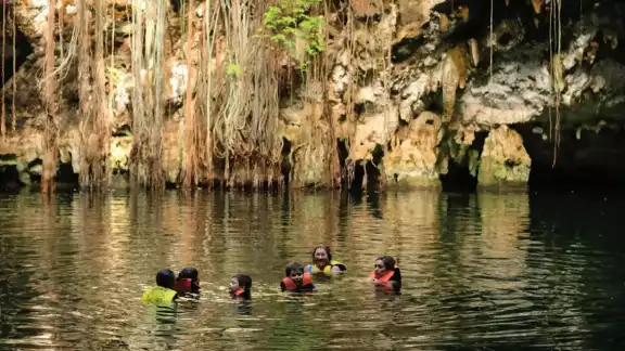 Sufrió un ataque cardiaco mientras nadaba en el cenote Calavera en Tulum