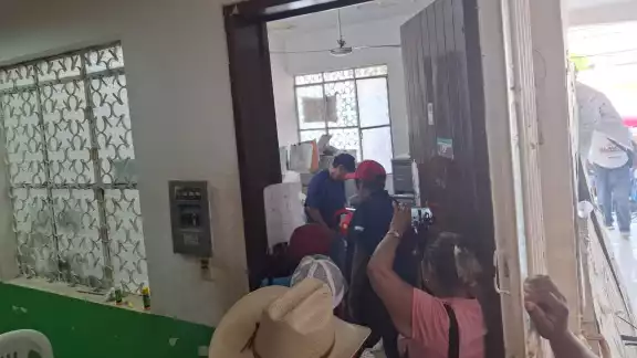 Comisaría ejidal de Hecelchakan abrió después de una semana para entregar llaves a Moisés Euan Dzul Comisaría ejidal de Hecelchakan abrió después de una semana para entregar llaves a Moisés Euan Dzul