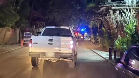 Los responsables y el vehículos fueron asegurados por las autoridades