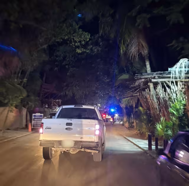 Los responsables y el vehículos fueron asegurados por las autoridades