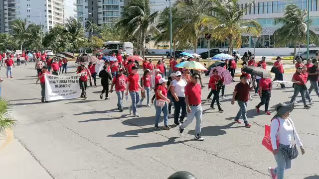 Padres preocupados exponen que su incertidumbre crece por la falta de consenso entre el magisterio y las autoridades educativas, que mantiene el conflicto