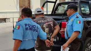 Detienen a dos hombres en la Procuraduría Agraria de Mérida por  golpear a una mujer y a un policía   