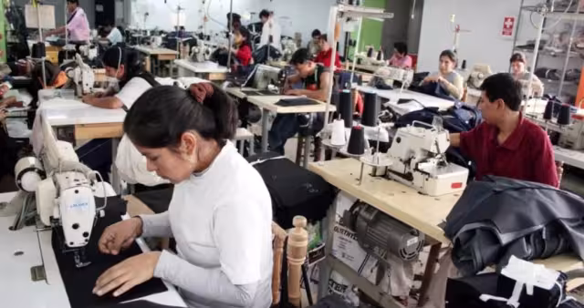 En 2024, el sector terciario acaparó uno de cada cinco trabajos formales que se crearon, revela el IMSS