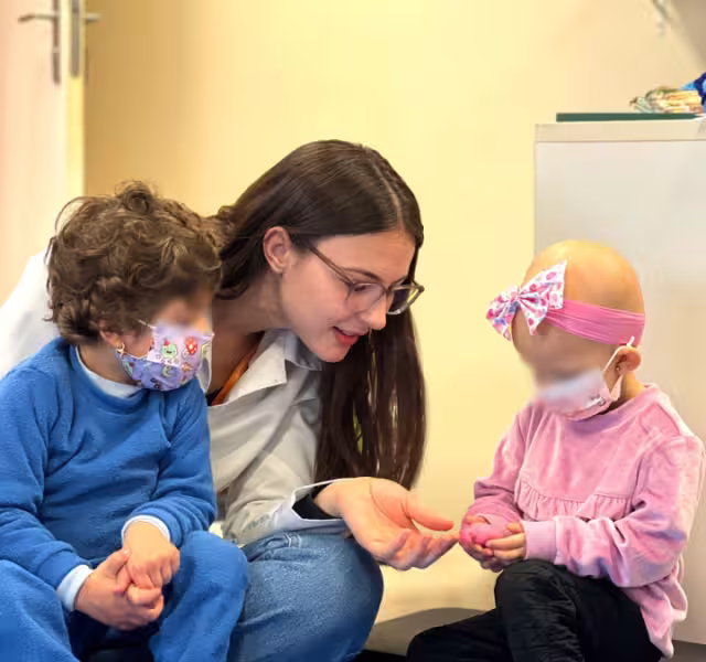 Una de las mayores quejas de los familiares de los menores diagnosticados con la enfermedad es que no hay medicamentos ni apoyo con otros gastos