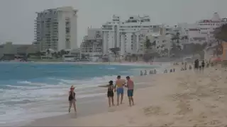 En algunas playas se han colocado banderas amarillas y rojas