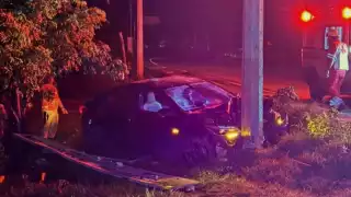 Chevrolet Onix destrozado tras fuerte choque en ejido Paraíso