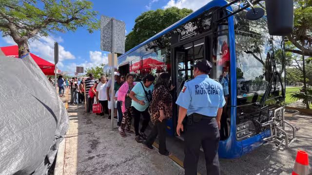 Unidades del Sistema de Transporte Va y Ven ingresan al Cementerio de Xoclán para facilitar la asistencia de personas