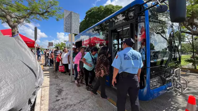 Unidades del Sistema de Transporte Va y Ven ingresan al Cementerio de Xoclán para facilitar la asistencia de personas