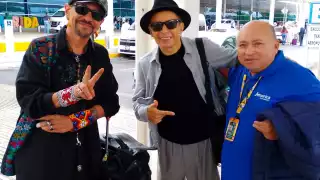 Eduardo Morales se tomó una  foto con La Maldita Vecindad.