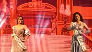 Las dos representantes de la feria 2025 lucieron en el escenario.