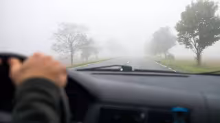 Las autoridades recomiendan extremar precauciones en carreteras, donde también circulan vehículos pesados