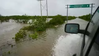 El huracán Milton causó daños significativos en la red carretera estatal, especialmente en el tramo Tankuché-Isla Arena