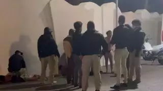 Separan de sus cargos a tres elementos de la Policía Turística tras presunta agresión a turistas  en Cancún
