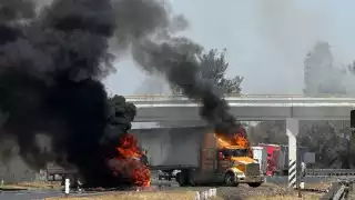 Enfrentamiento en Apatzingán entre Ejército y civiles armados detona bloqueos.