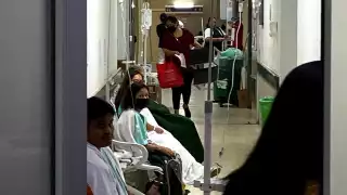 Numerosos pacientes están en el suelo de Urgencias, sin diagnóstico ni atención, dijeron familiares