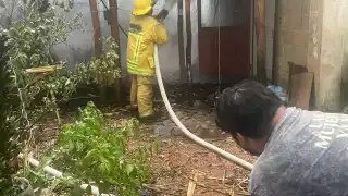 Los bomberos lograron apagar con éxito el incendio, aunque se registraron daños materiales