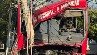 Presuntamente el conductor perdió el control del vehículo, causando el accicente