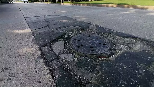 Pese a que el registro lleva tiempo en mal estado, autoridades no han hecho al respecto por repararla