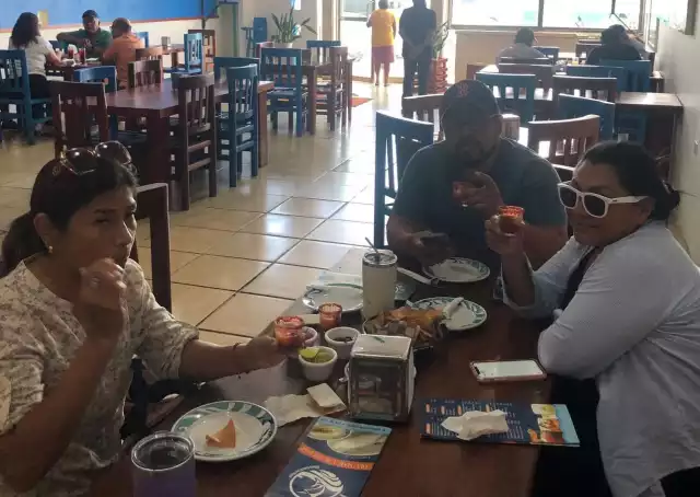 Turismo y pagos de PEMEX dan oxígeno a restaurantes locales