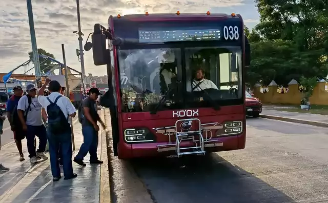 Entrega extraordinaria de Tarjetas Ko’ox para transporte público en Campeche

