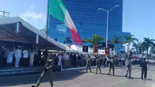 Inicia el desfile de Independencia