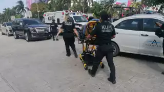 Un hombre de aproximadamente 30 años tropezó y sufrió una fuerte contusión en la cabeza