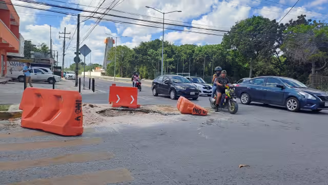 Se tuvo que volver a romper el pavimento para instalar un nuevo semáforo.