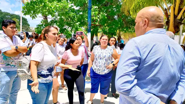 Estudiantes del CREN de Cancún mantienen paro desde marzo por falta de títulos, matrícula e infraestructura.