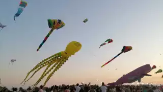 Papalotes gigantes llenan de color la Fiesta del Mar 2025 en Ciudad del Carmen